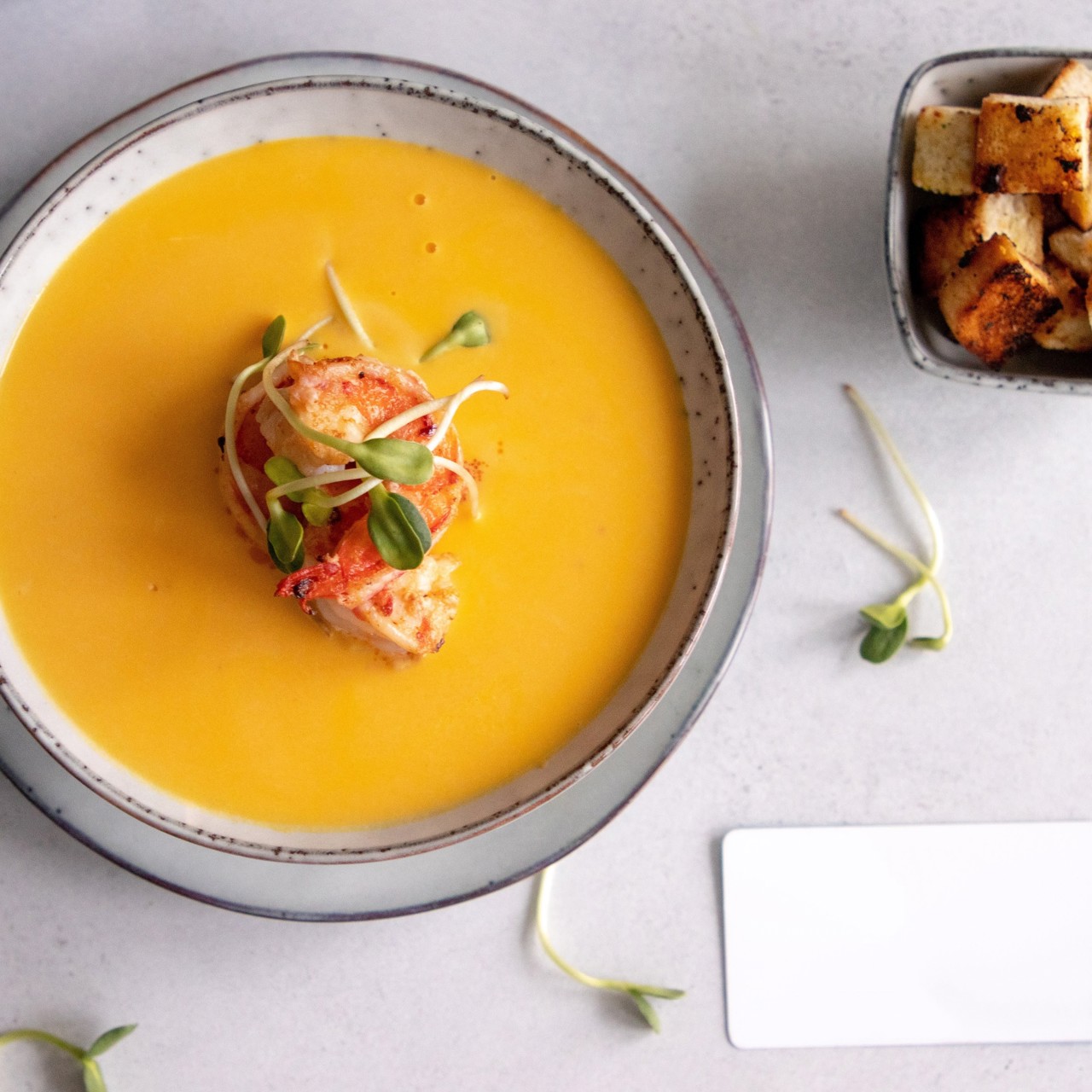 Крем-суп из тыквы с кокосовым молоком и креветками