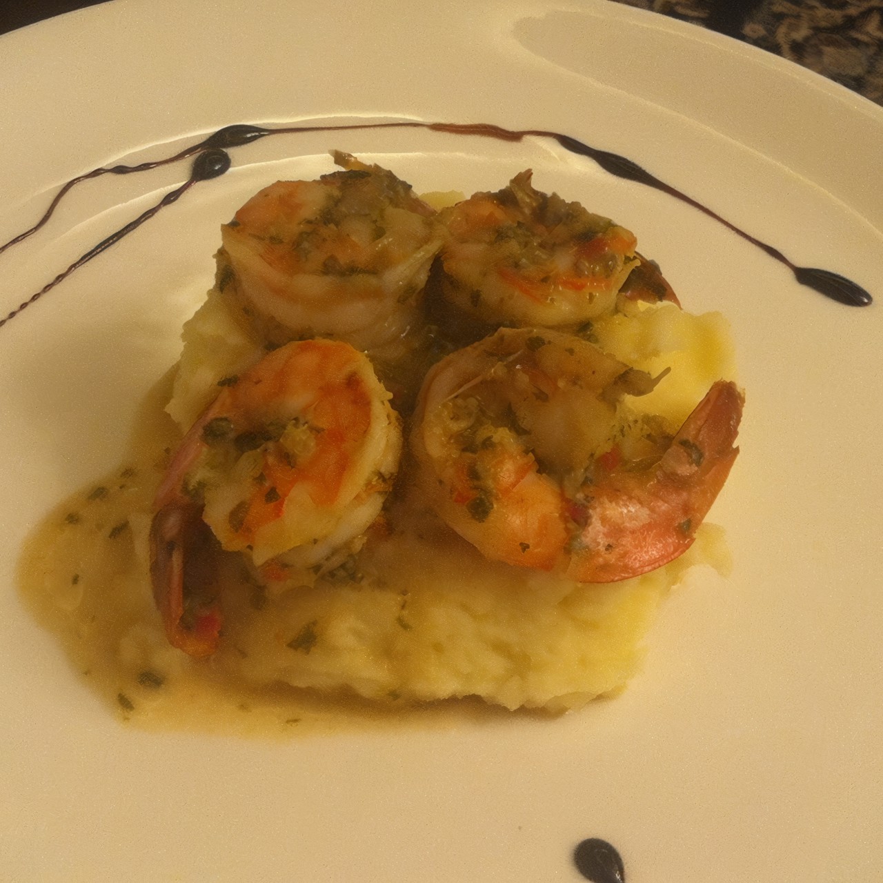 Креветки на пару на планше из картофеля с  трюфельным маслом