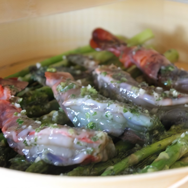 Креветки со спаржей и зеленым маслом