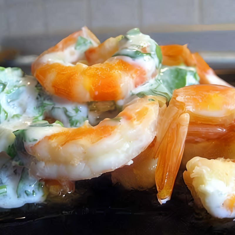 Креветки в йогуртово0м соусе с чесноком и кинзой