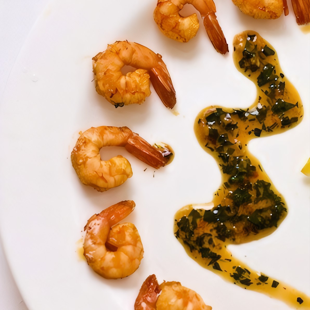 Креветочный коктейль с соусом из манго и базилика