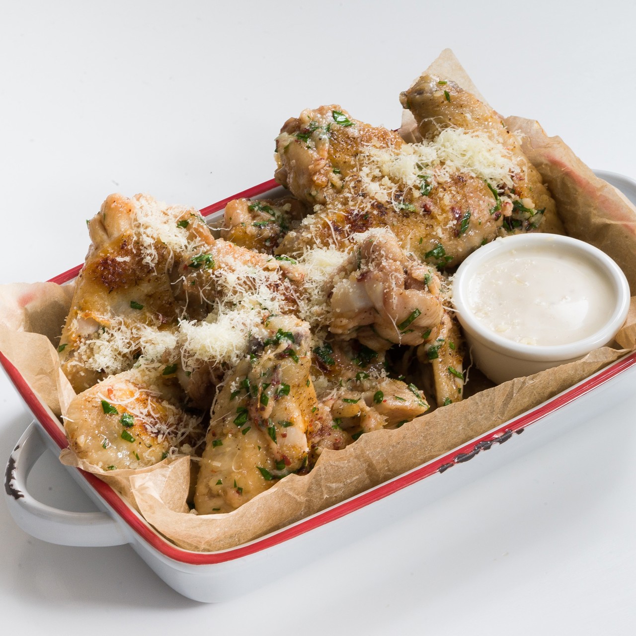 Куриные крылышки с чесноком и пармезаном