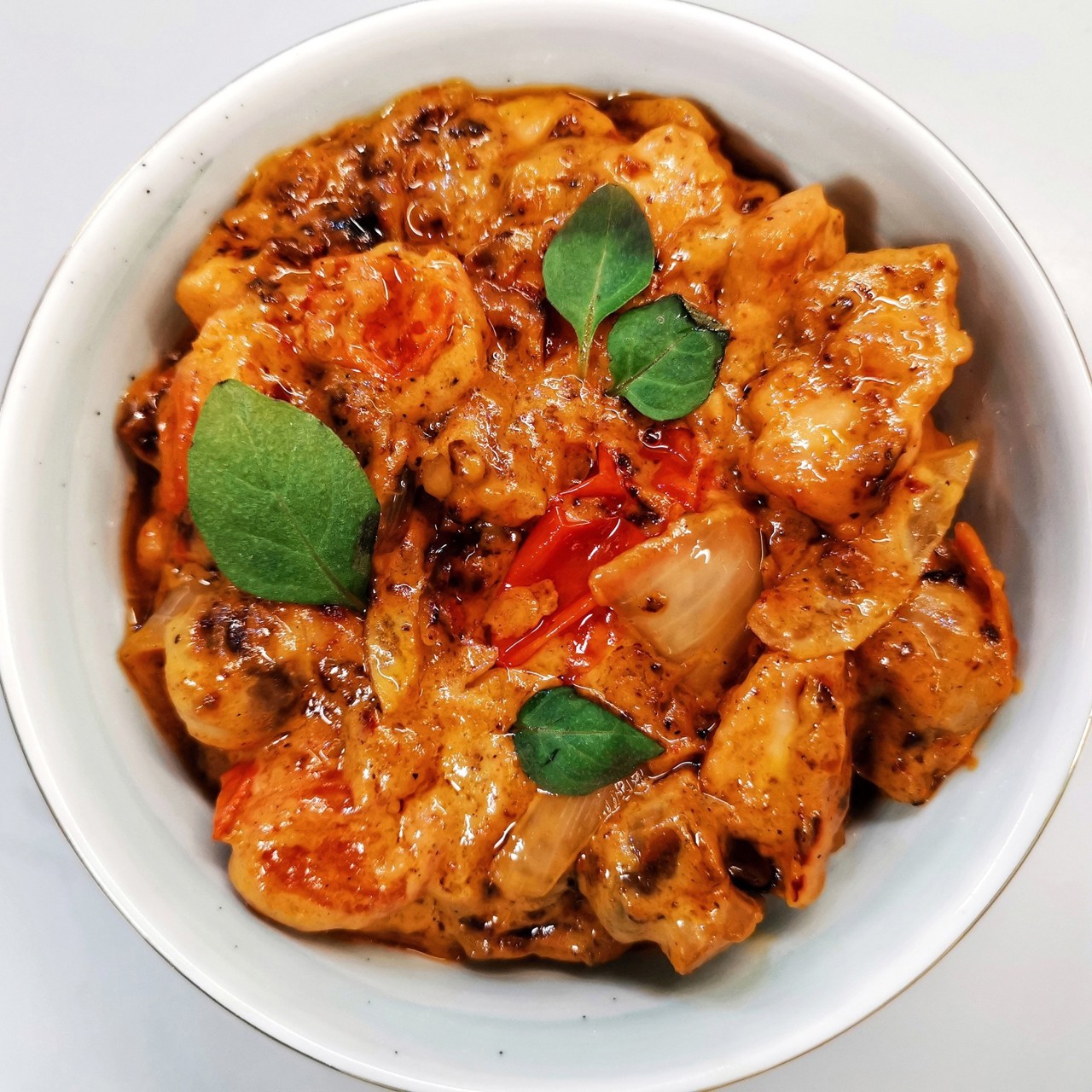 Курица с грибами в сливочном соусе