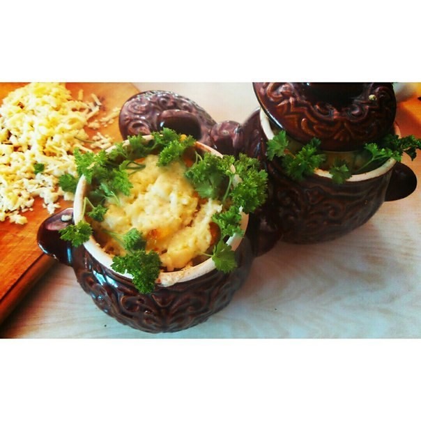 Курица с картофелем в горшочке