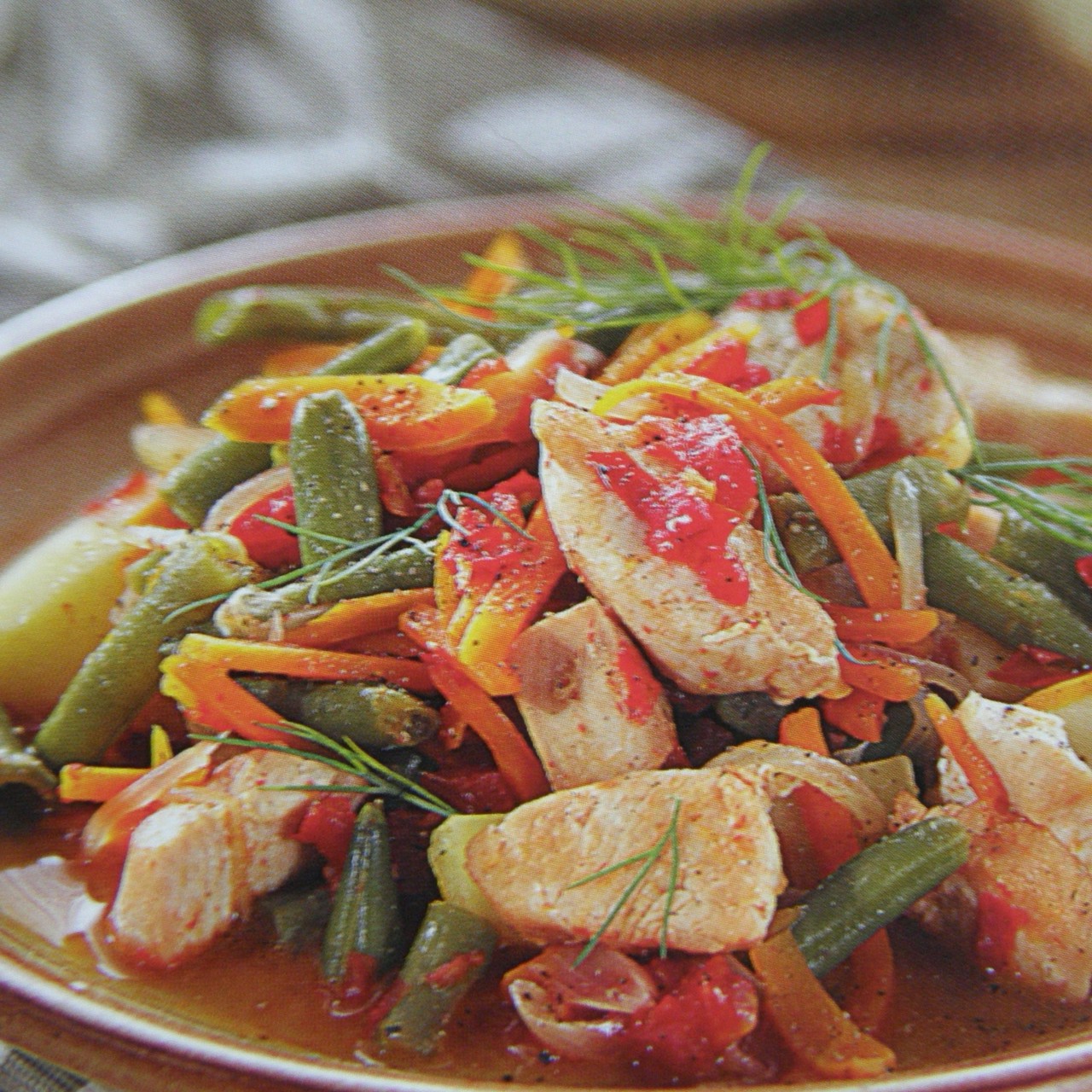 Курица с кенийской фасолью и грецкими орехами