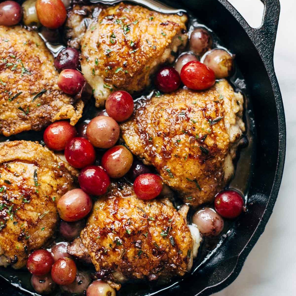 Курица с виноградом в вине