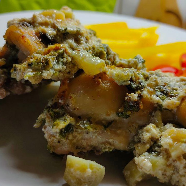 Курица в сливочно-чесночном соусе с зеленью (как шкмерули)