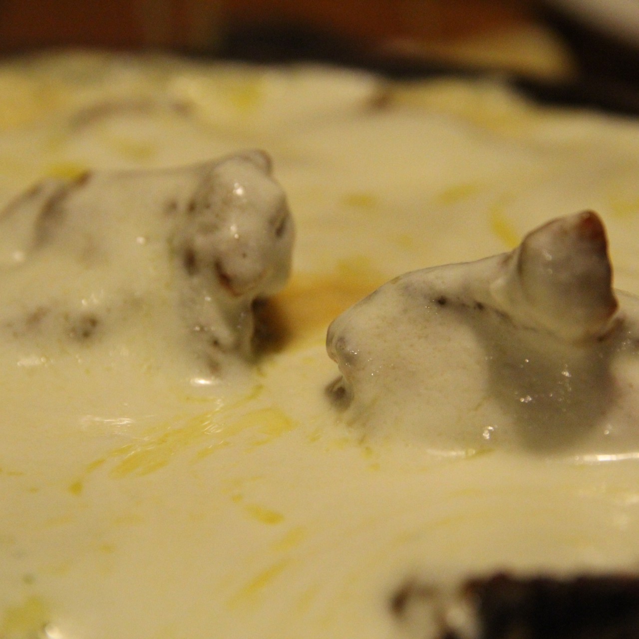 Курица в сметанном соусе (Шкмерули)