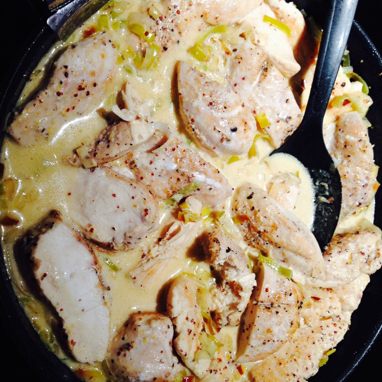 Куриная грудка с горчицей и пореем