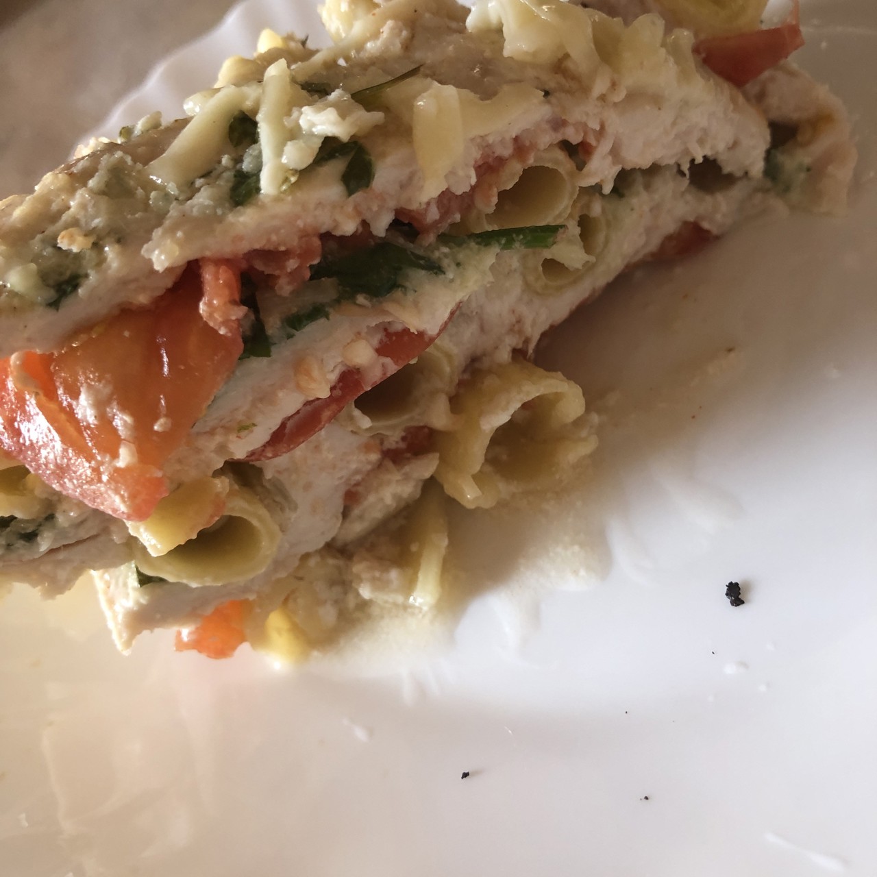 Куриная грудка с греческим йогуртом и помидорами