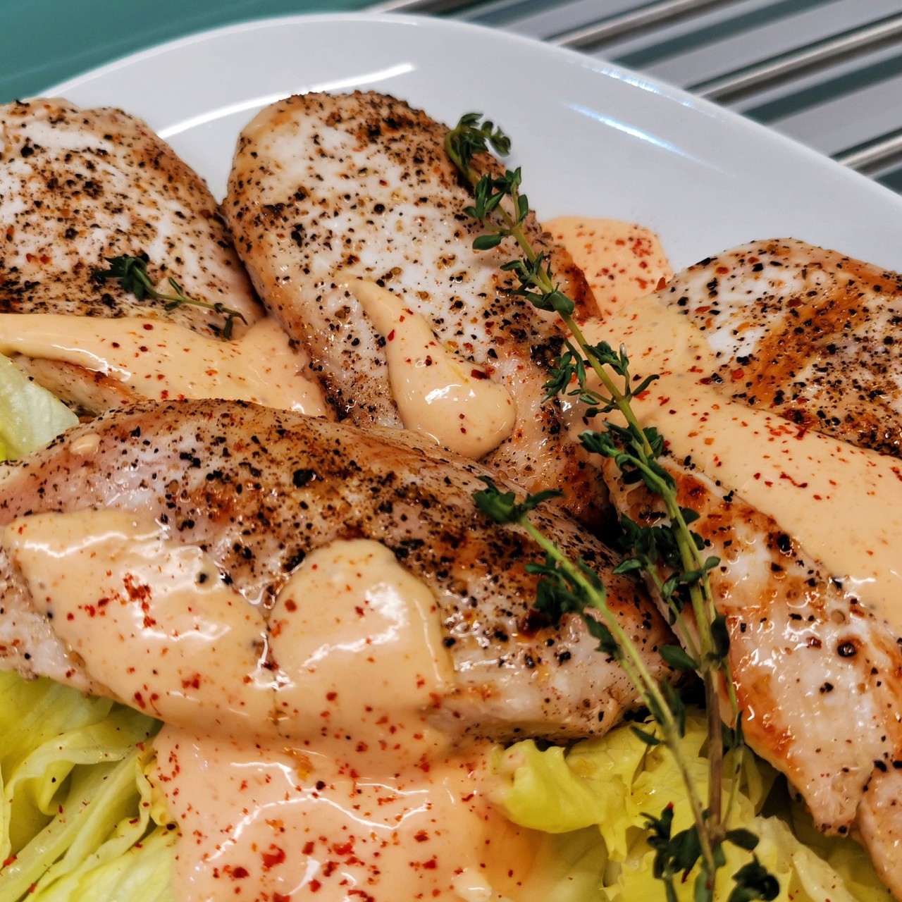 Куриная грудка с коктейльным соусом