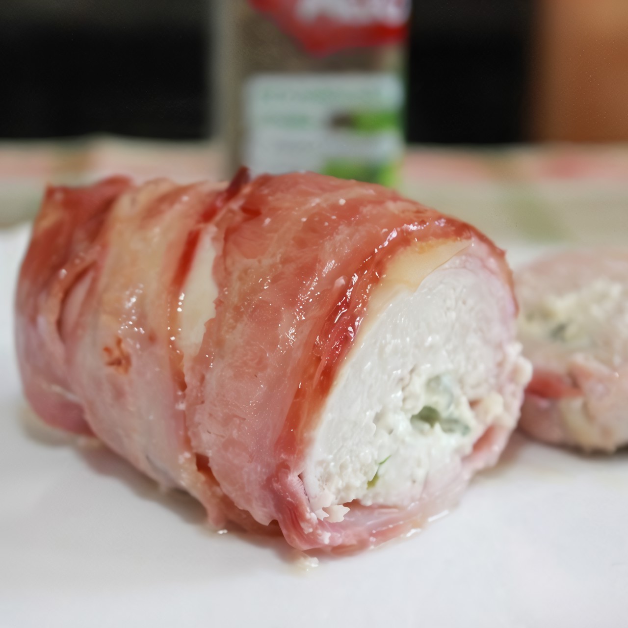 Куриные грудки фаршированные козьим сыром и зеленью