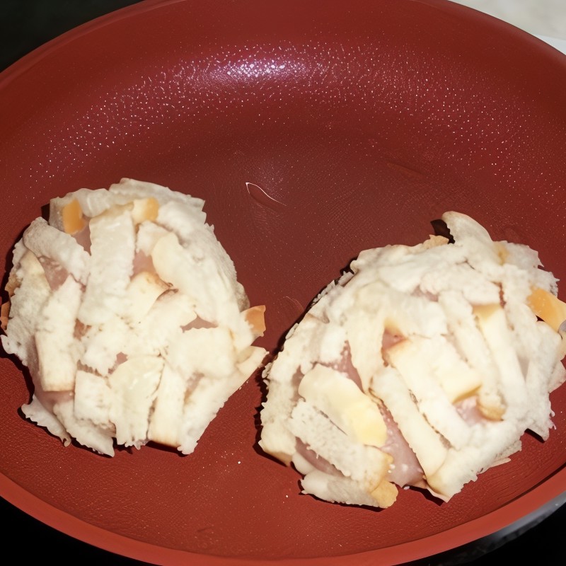 Куриные котлеты с сыром и изюмом