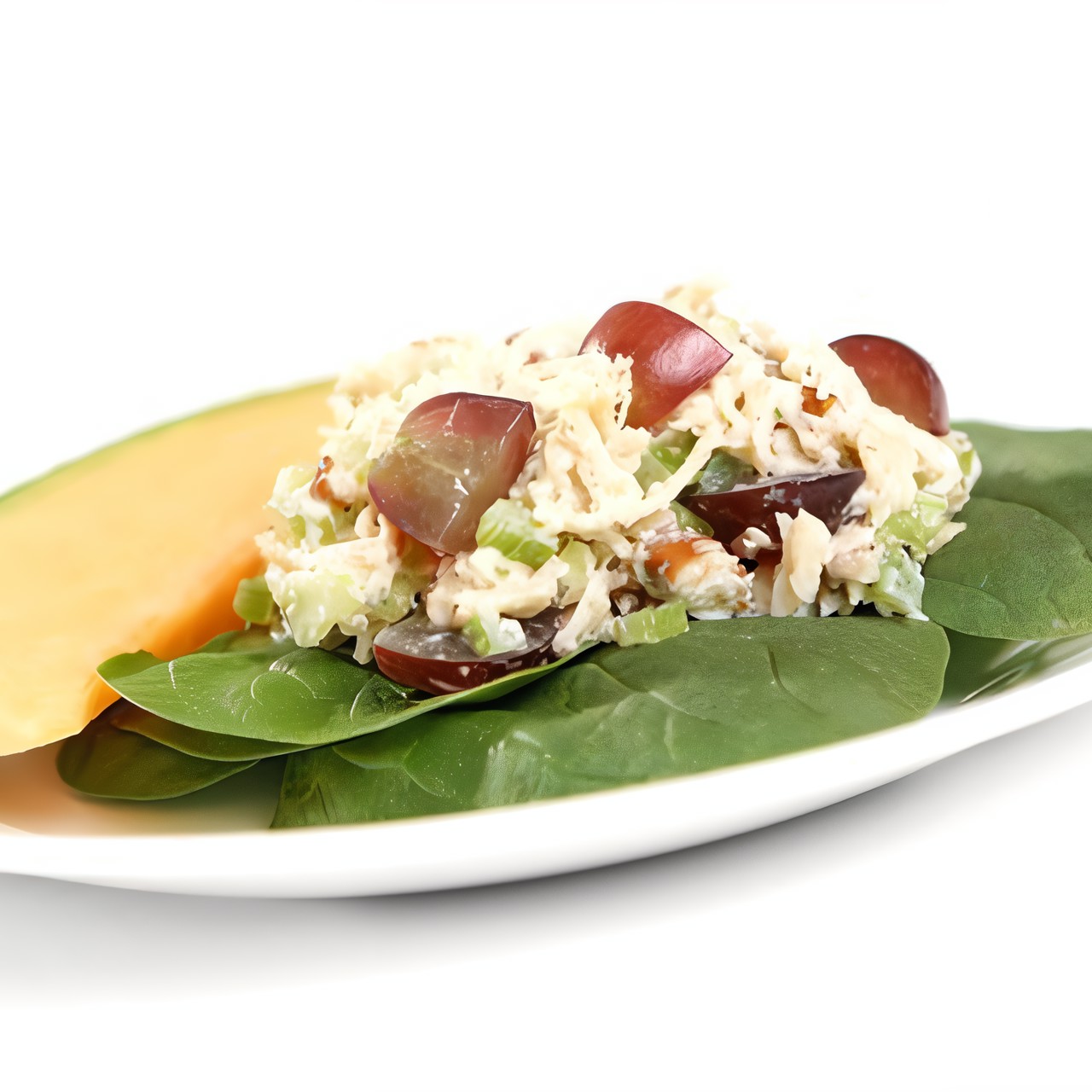 Куриный салат с виноградом, сельдереем и хлопьями миндаля