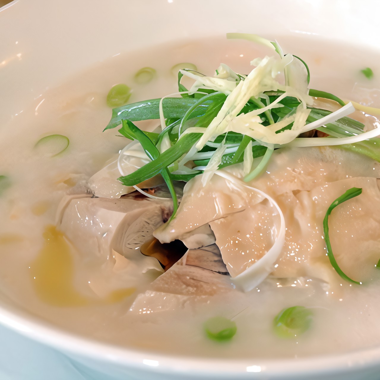 Куриный суп-пюре с горохом и чесноком