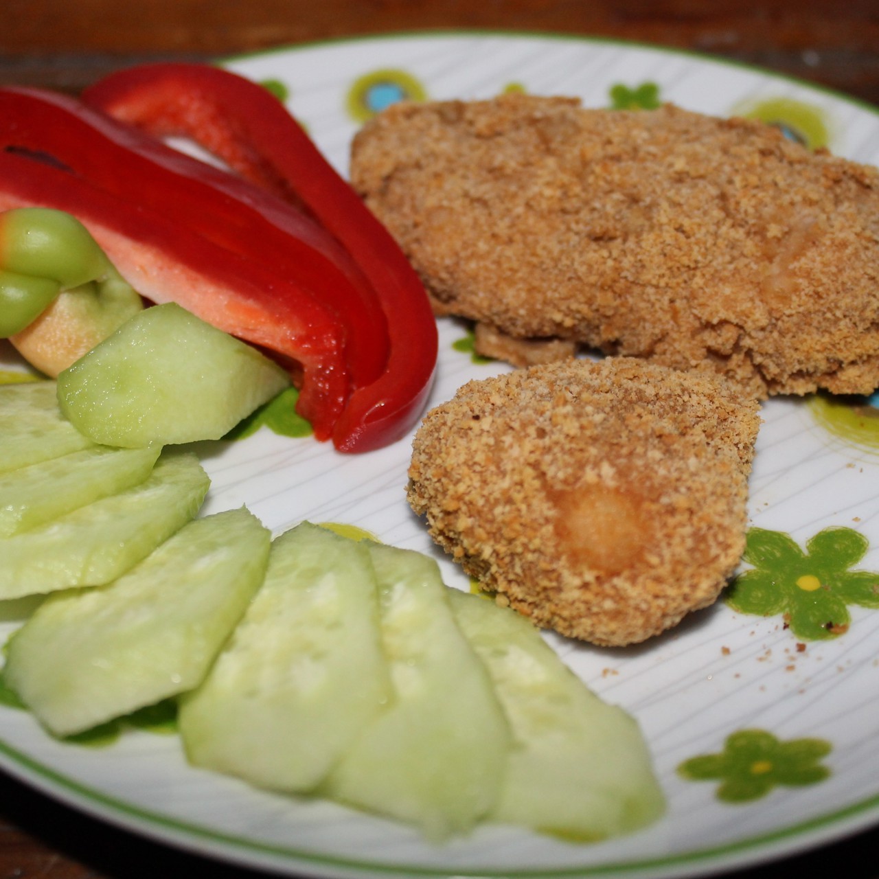 Куриное филе с йогуртом и горчицей, запеченное в крекерах