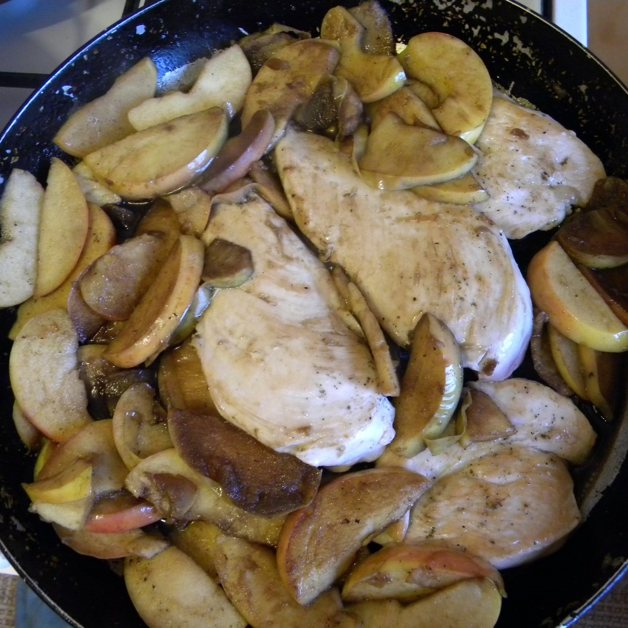 Куриное филе в яблочно-бальзамическом соусе