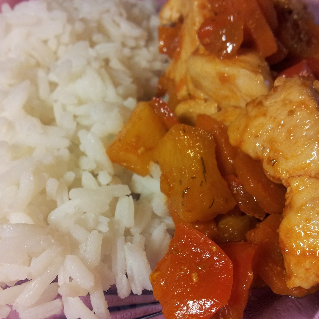 Куриное филе в кисло-сладком соусе с ананасами