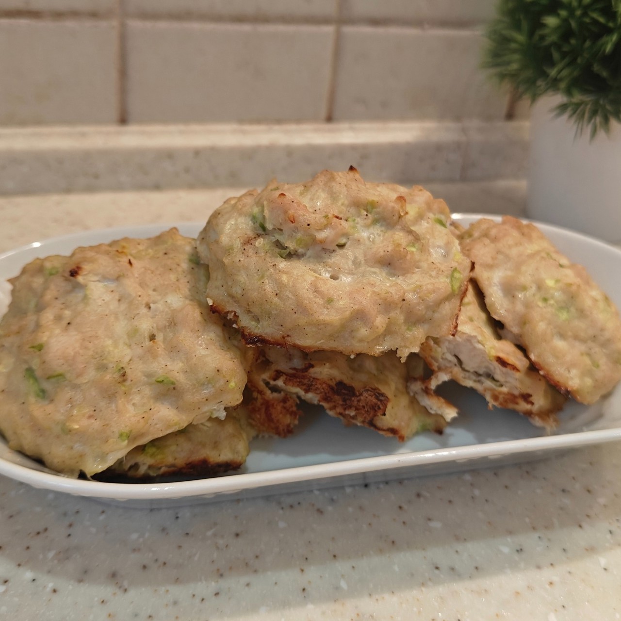 Куриные котлеты в духовке с кабачком