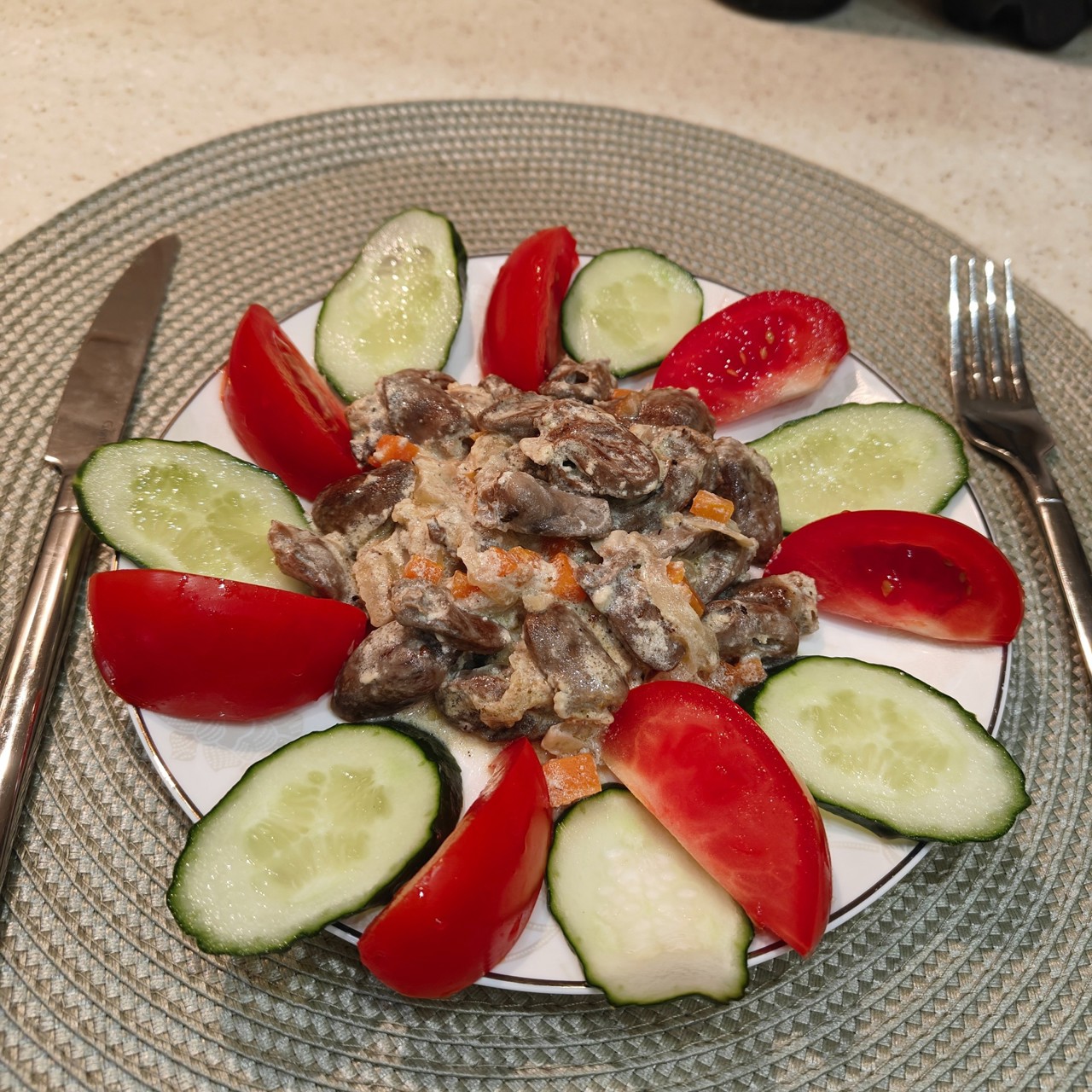 Куриные сердечки в сливках