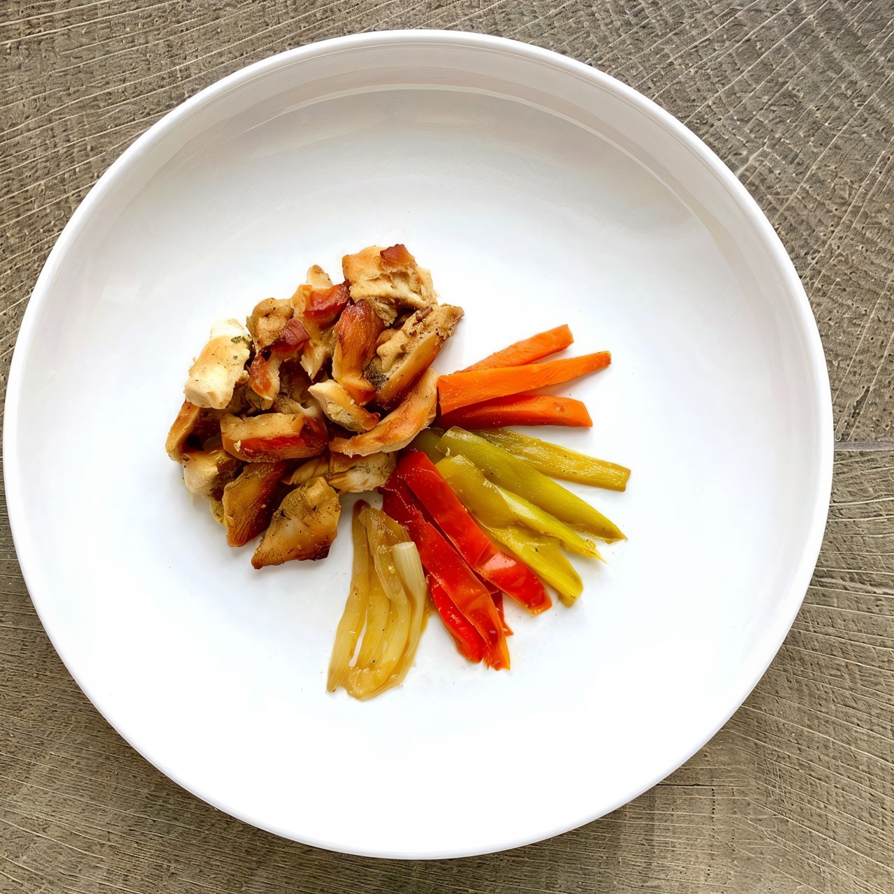 Куриные слайсы с тушеными овощами