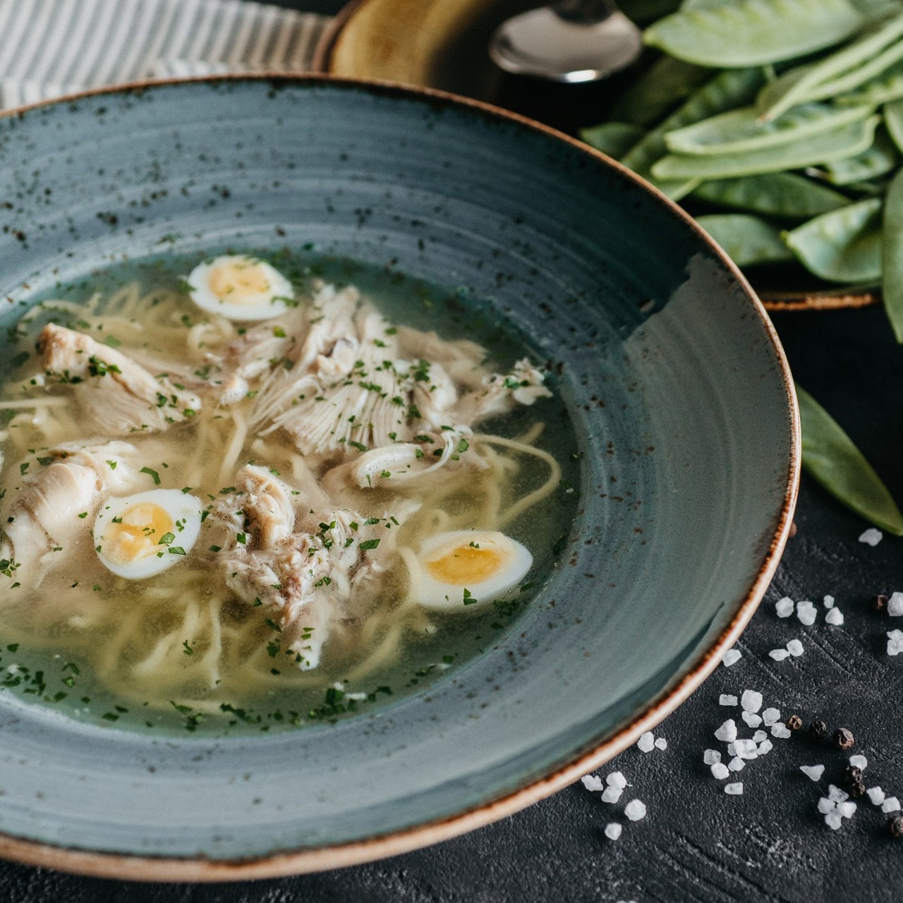 Куриный бульон с домашней лапшой