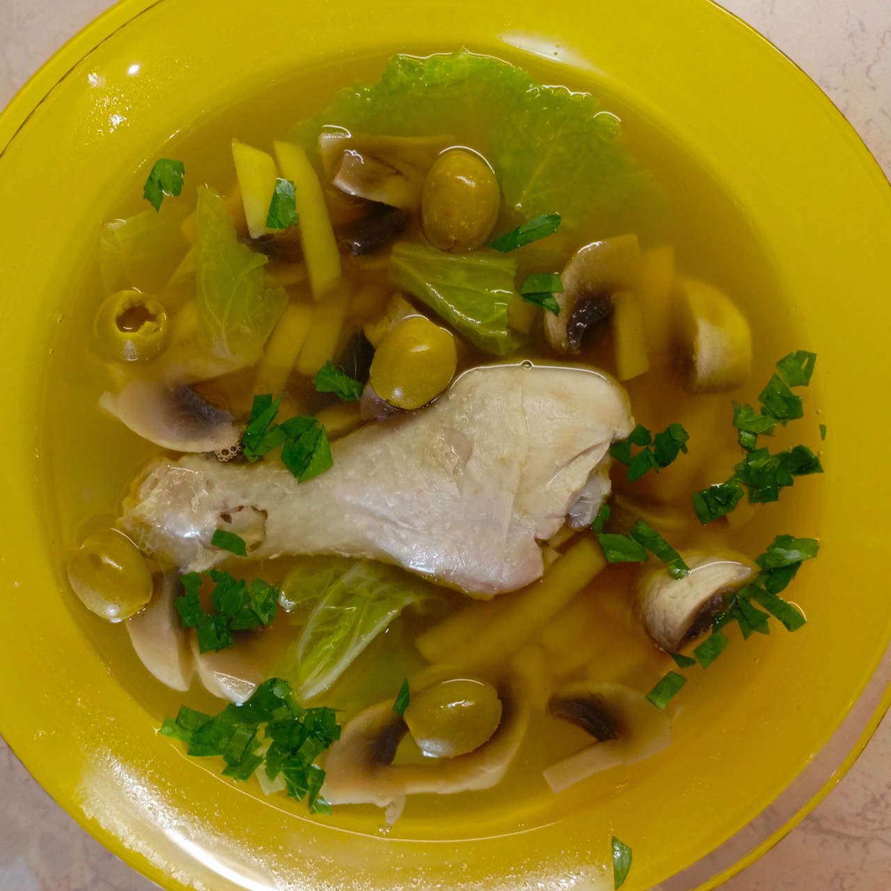 Куриный суп с картофелем и грибами