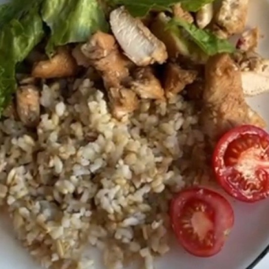 Курочка с корейским конжаковым рисом