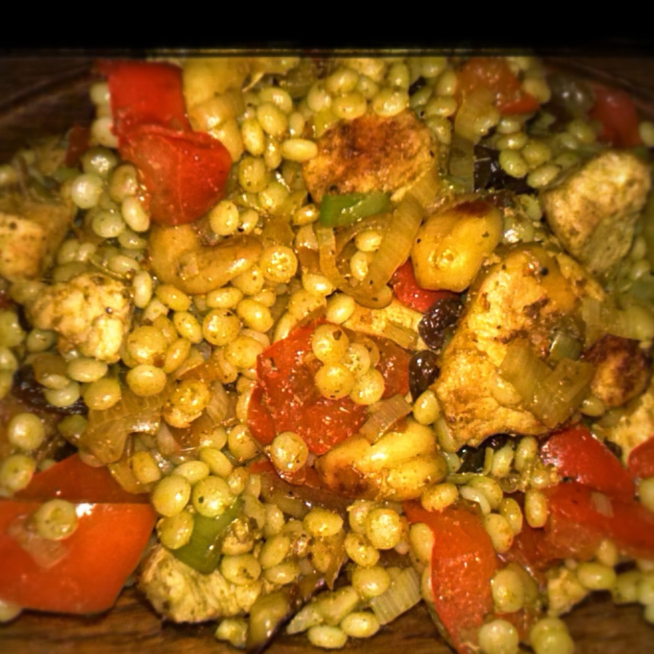 Кускус с овощами, кешью и курицей