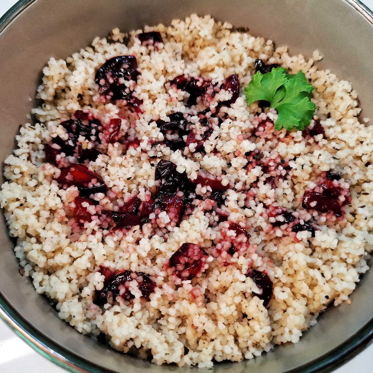 Кускус с топпингом из черешни