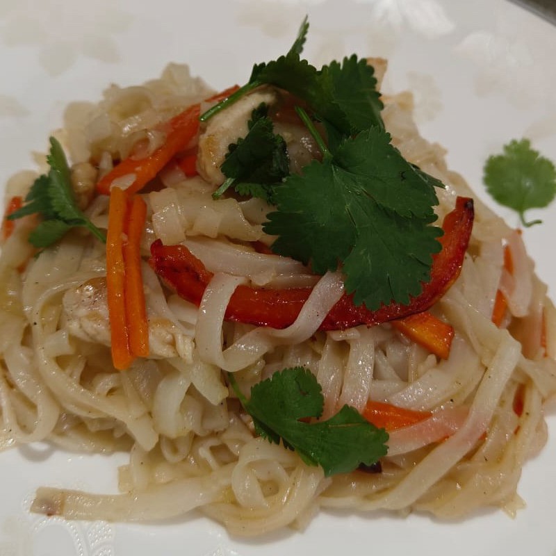 Лапша с курицей в соусе терияки