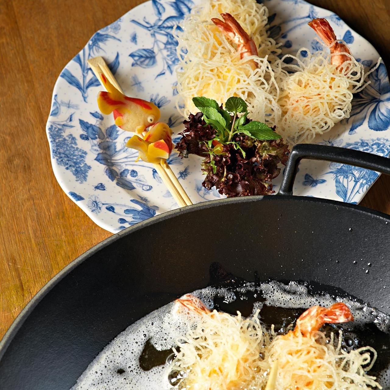 Лапша с тигровыми креветками