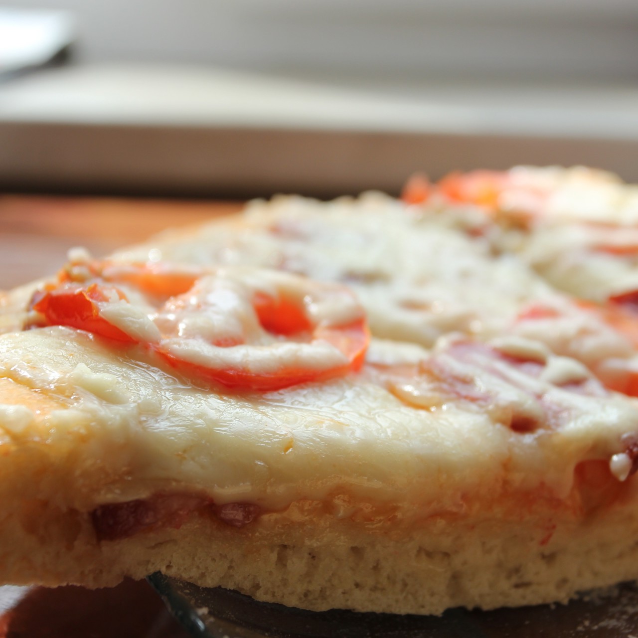 Легкая пицца с копченой говядиной