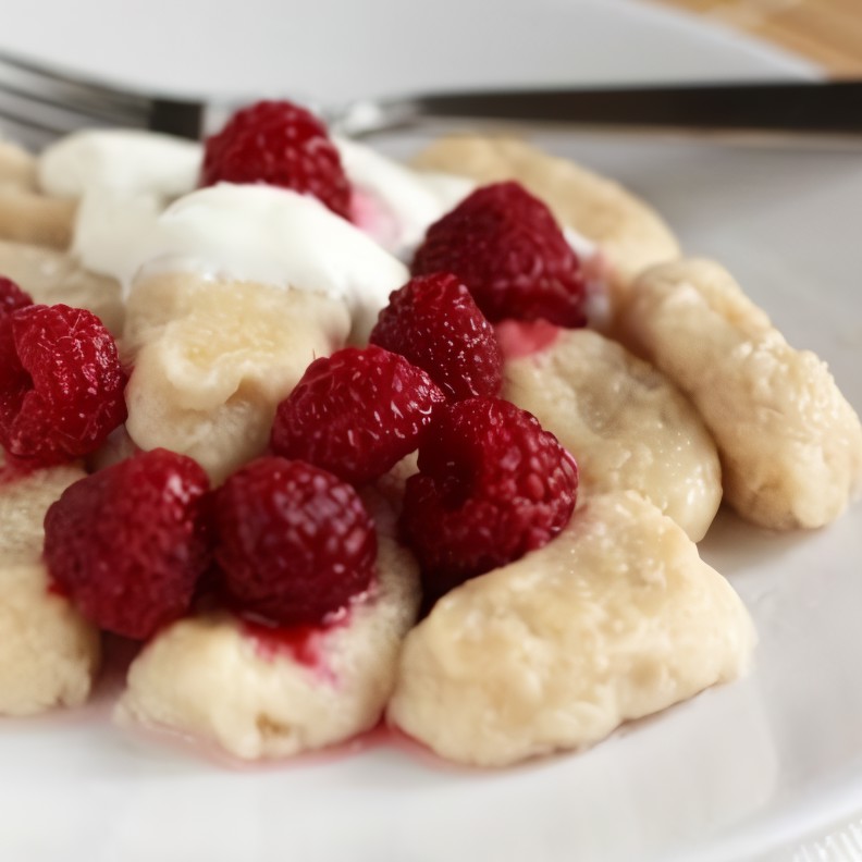 Ленивые вареники с малиной