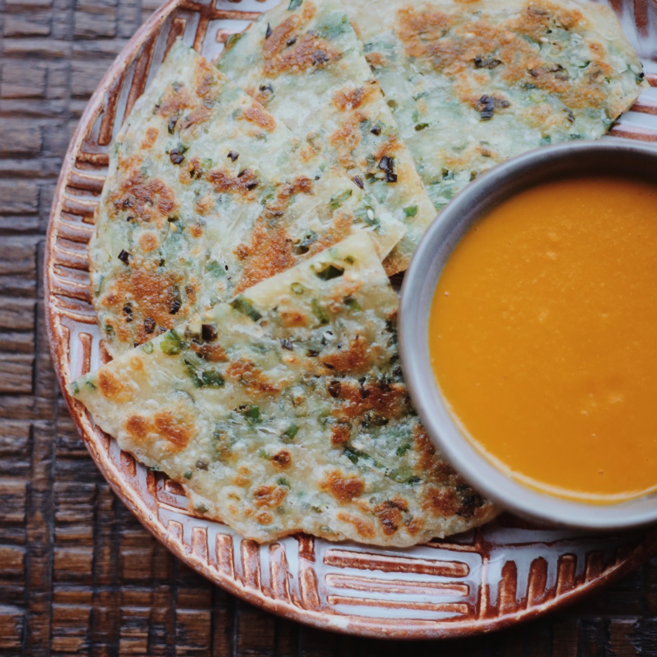 Лепешка с зеленым луком и карри в японском стиле