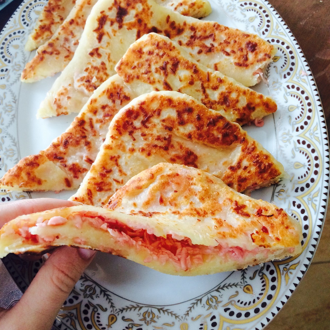 Лепешки с сыром и ветчиной