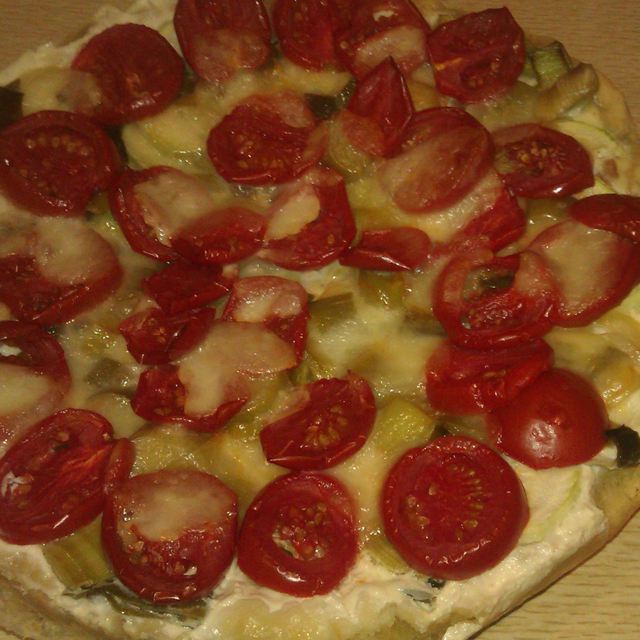 Летний киш с кабачками и беконом