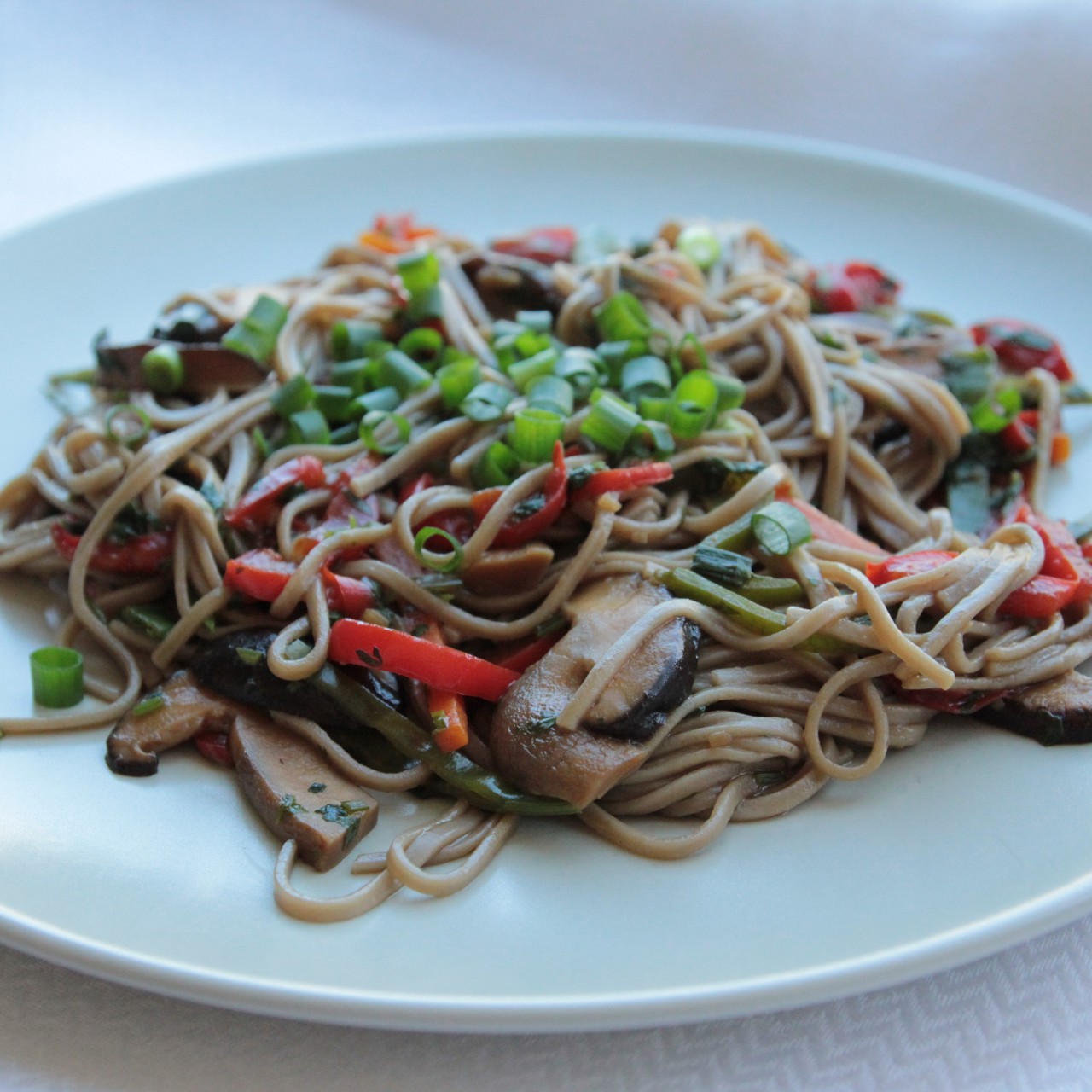 Летняя лапша соба stir-fry