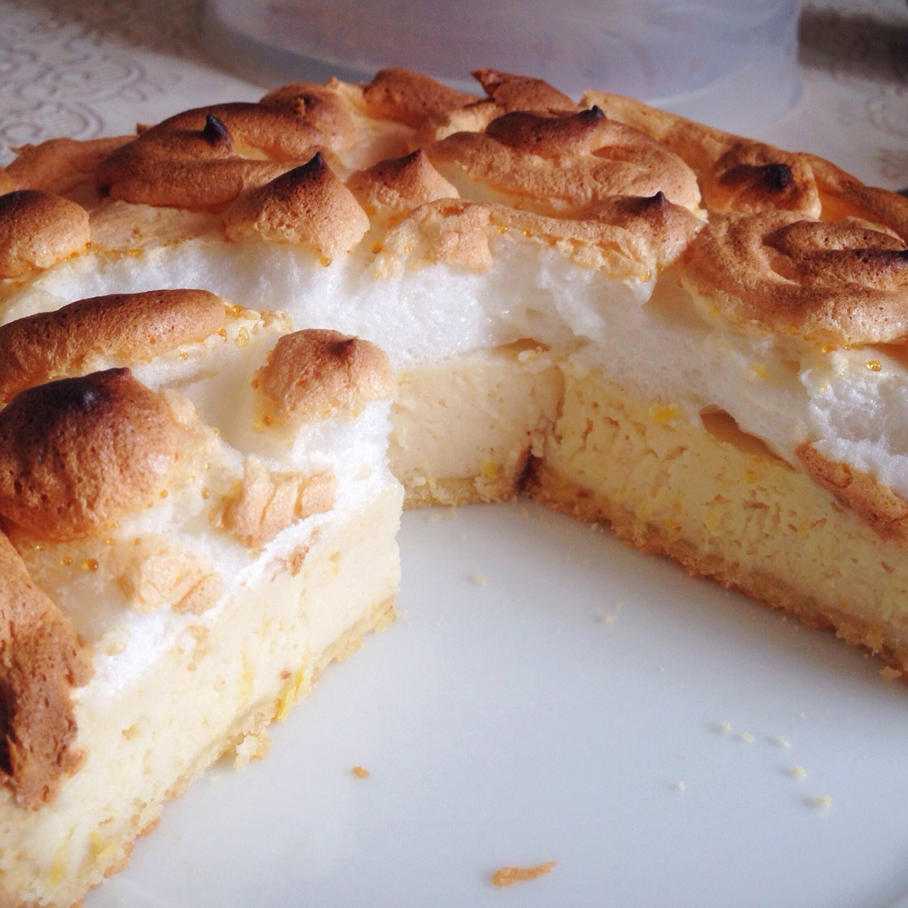 Лимонный пирог со сгущенкой под меренгой