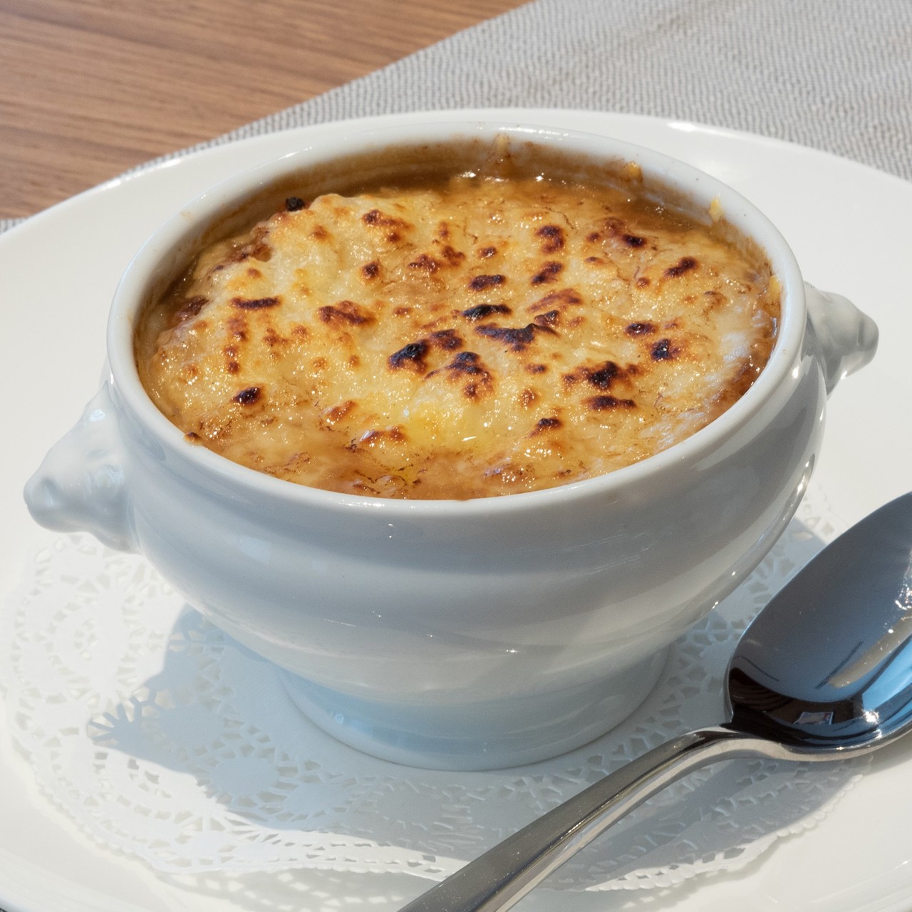 Луковый суп с крутонами