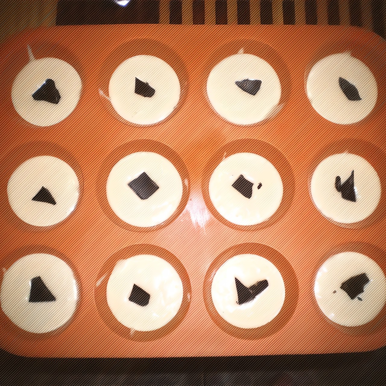 Маффины с шоколадной начинкой