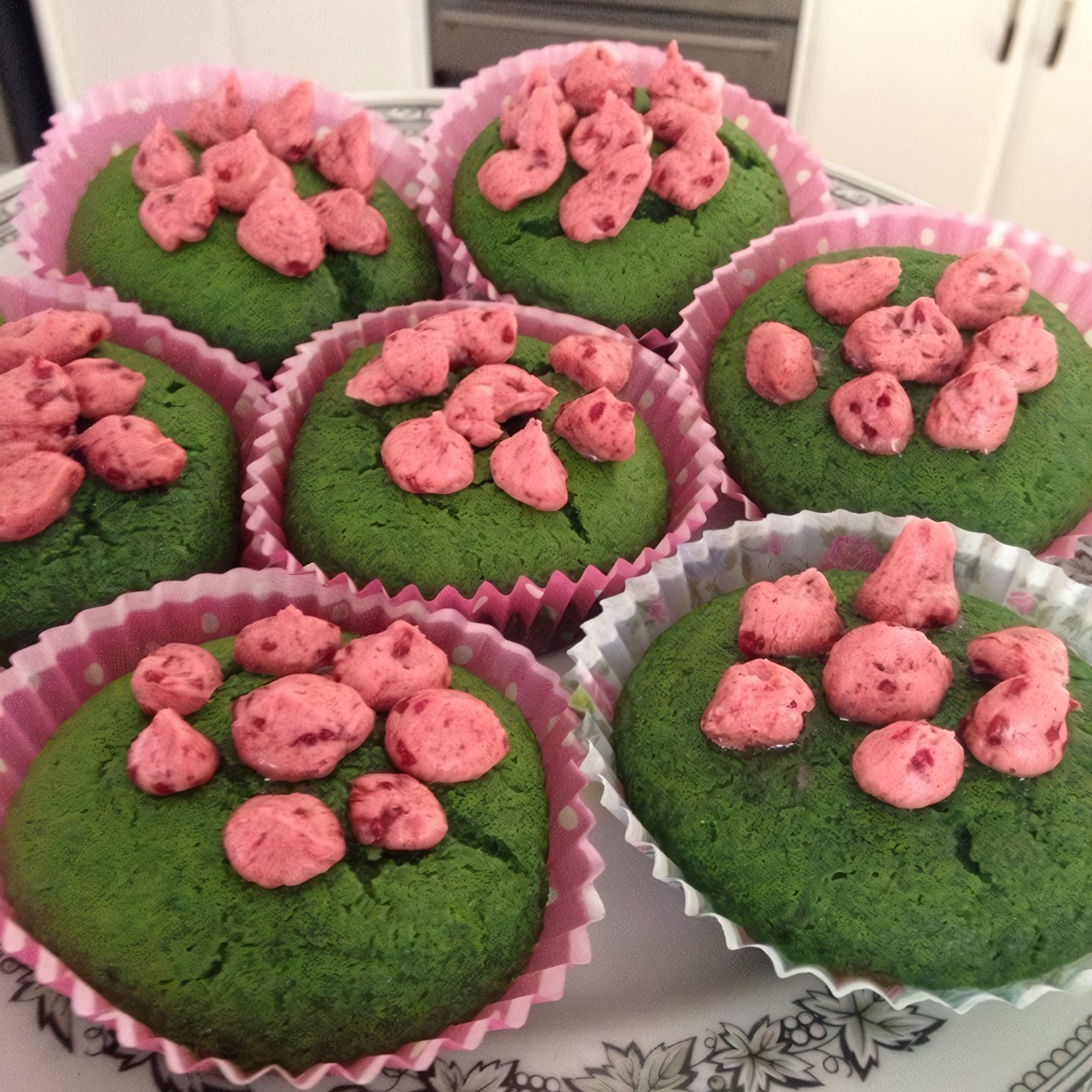 Маффины со шпинатом и белым шоколадом