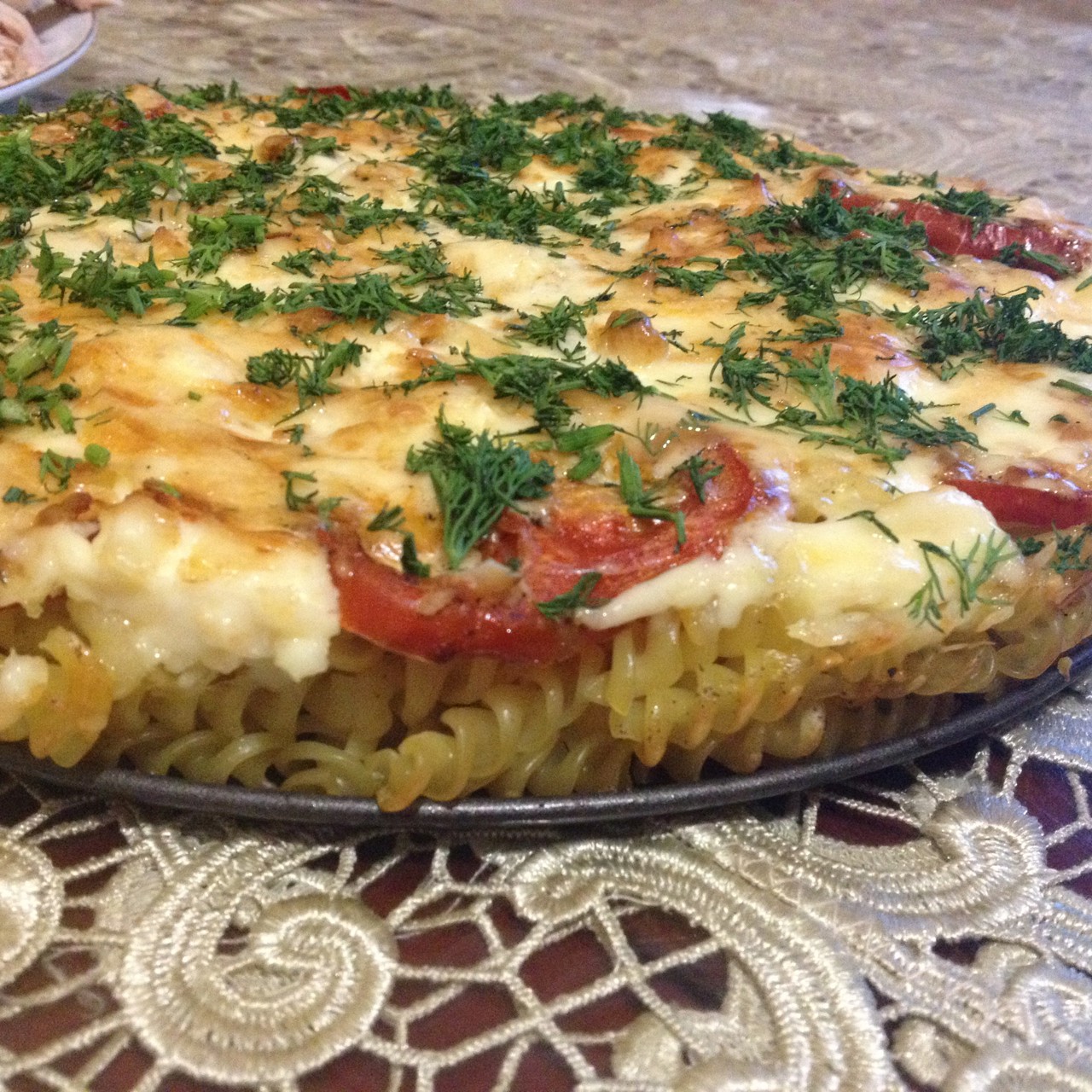 Макароны, запеченные с помидорами, под сыром