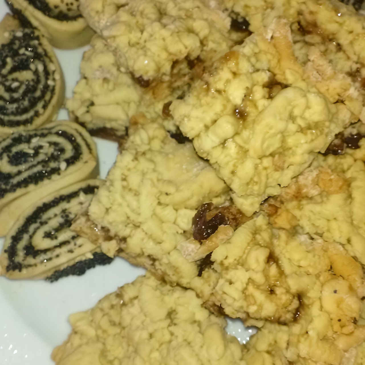 Маковый рулет из слоеного теста