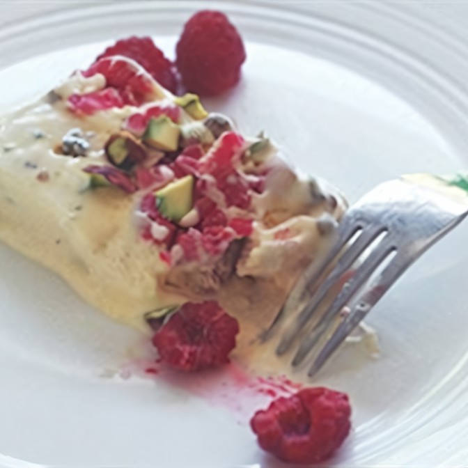 Малиново-фисташковое семифреддо с розовой водой