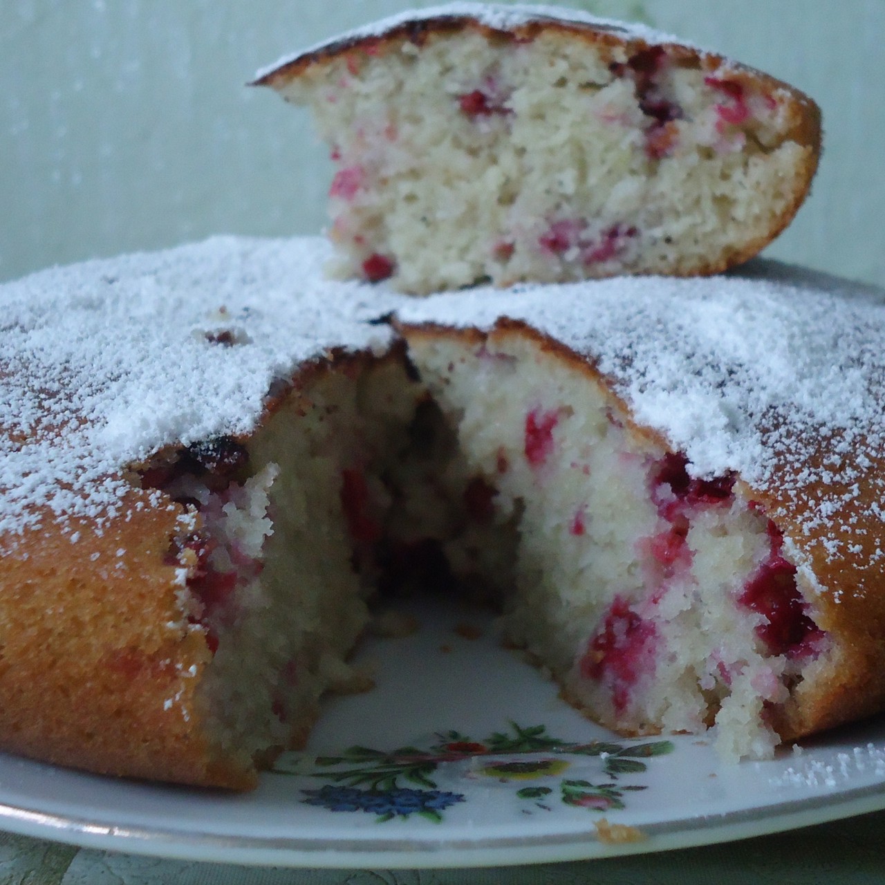 Манник с кефиром и брусникой