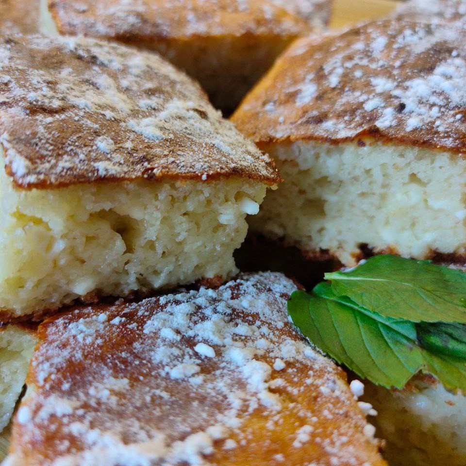 Манник в духовке с творогом и бананами