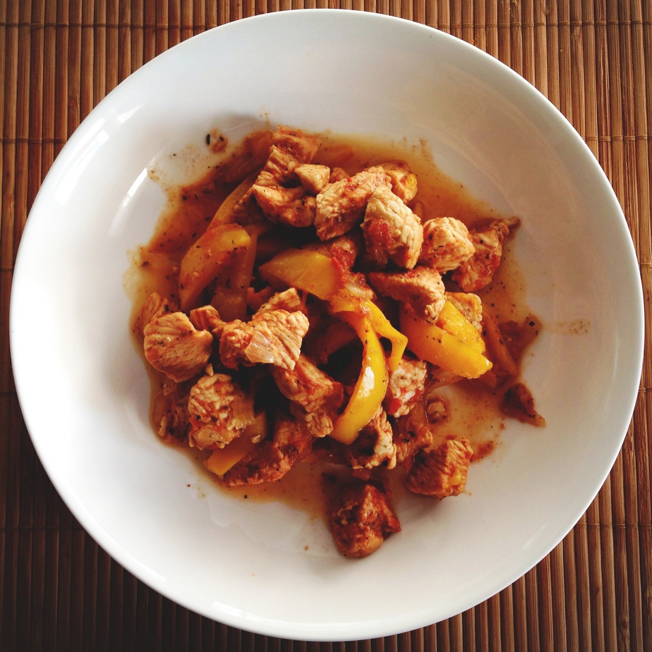 Маринованная индейка с овощами (Tacchino con pepe giallo)