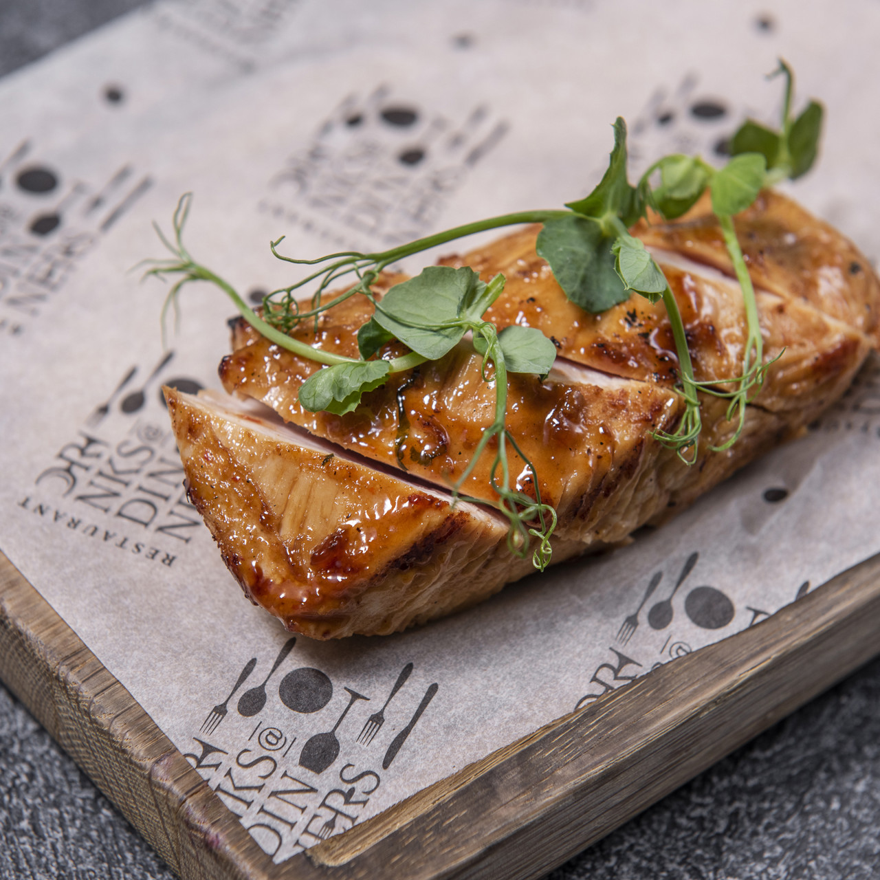 Маринованное филе индейки, запеченное на углях