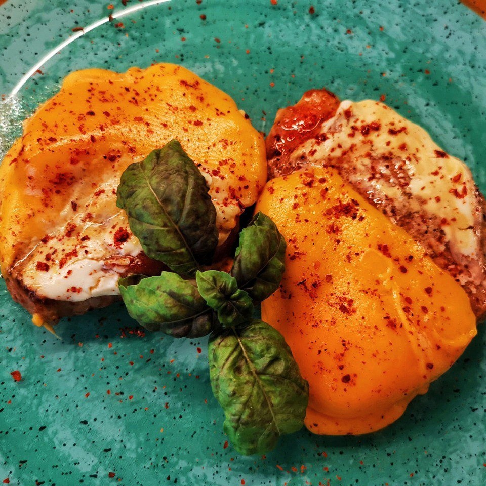 Медальоны из свинины